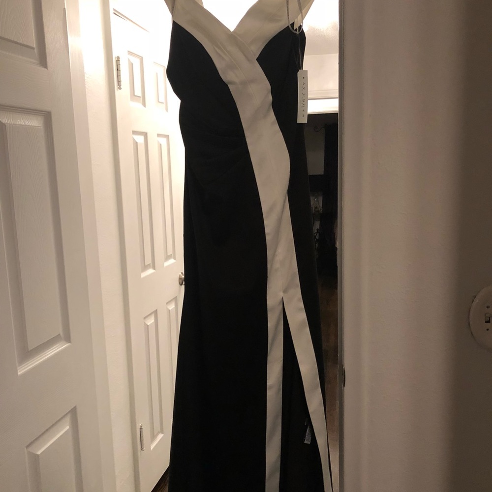 Beautiful black and white Kay Unger evening gown